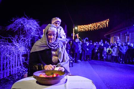 trojica_zive_jaslice_2021_12_26_MP7_7571_pigac_si (1)